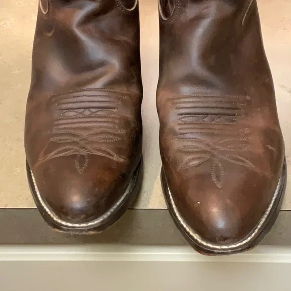 Classic Brown Leather Cowboy Boots, JUSTIN brand, 9.5 B.  Fabulous condition. - Picture 5 of 10